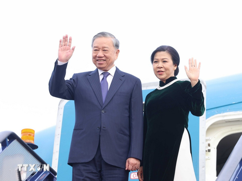 General Secretary To Lam and his wife returned home from London, successfully concluding their official visit to the United Kingdom and Northern Ireland. Photo: VNA