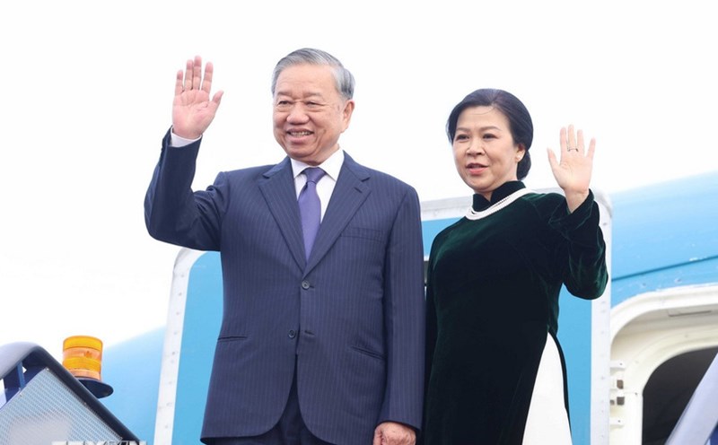General Secretary To Lam and his wife returned home from London, successfully concluding their official visit to the United Kingdom and Northern Ireland. Photo: VNA