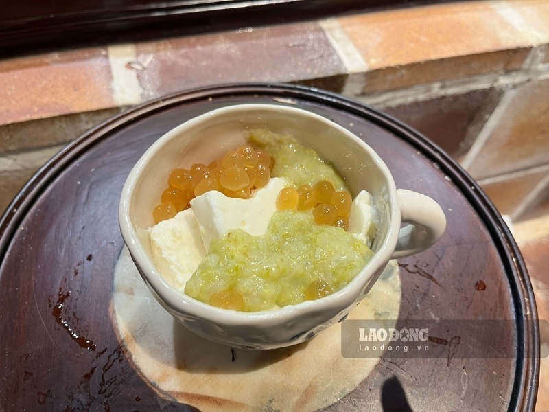 Du duoc che bien thanh nhieu mon an hap dan, vi com moc va nguyen so van chiem vi tri dac biet trong long nhung nguoi yeu mua thu Ha Noi. Ảnh: Tuong Vy