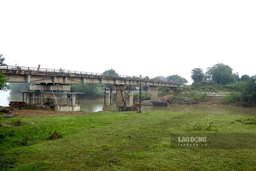 Cau Tu My la cong trinh giao thong huyet mach tren quoc lo 32C. Anh: To Cong.