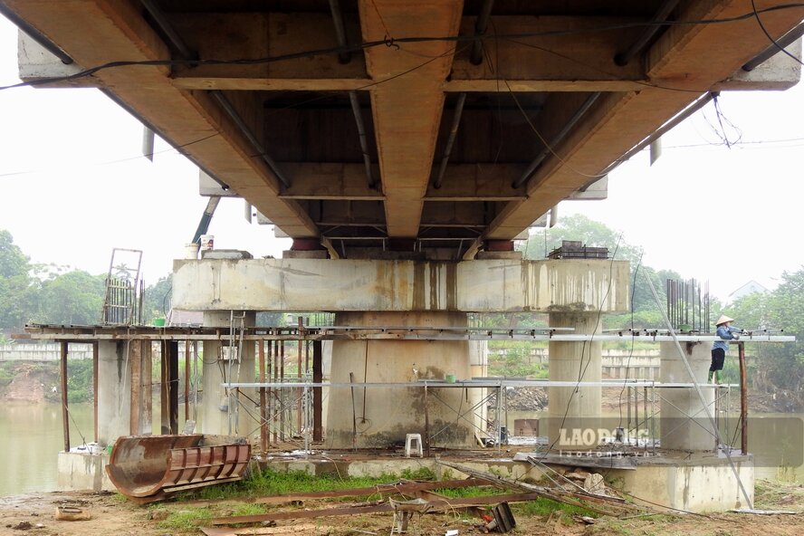 Tu My Bridge on National Highway 32C (Phu Tho province) has been continuously repaired over the years. Photo: To Cong.