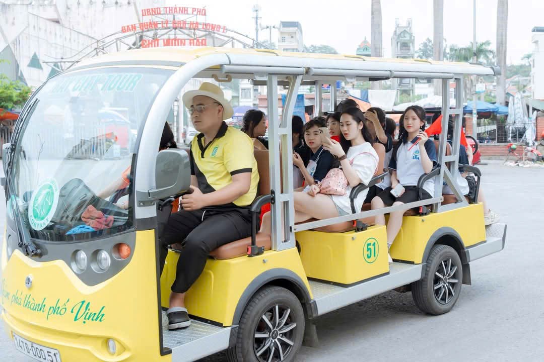 Autobus electrico en la zona turistica de Bai Chay provincia de Quang Ninh. Foto: Nguyen Hung
