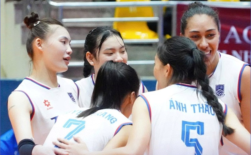 Hanoi Tasco Auto met Thai Nguyen in the semi-finals of the national A-class volleyball tournament. Photo: BCVN