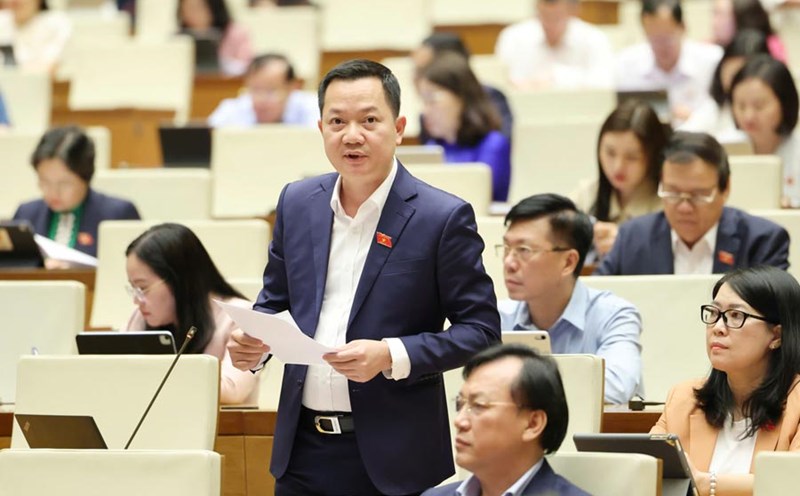 Delegate Trinh Xuan An (Dong Nai Delegation) proposed to soon legalize to bring the Hanoi Convention on the prevention of cybercrime into life. Photo: Pham Dong