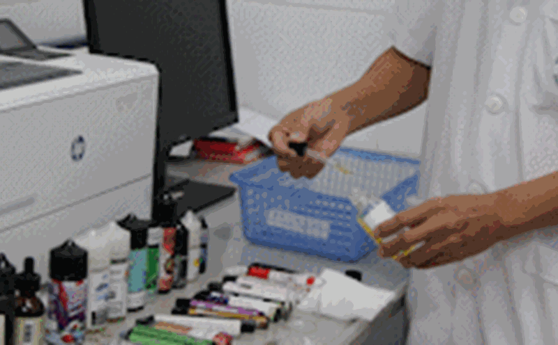 Increased cases of e-cigarette poisoning, discovered strange substances hidden in essential oils.