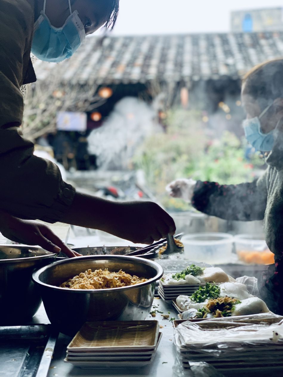 Varm rök under den tidiga kalla årstiden