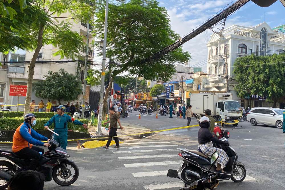 Hien truong vu va cham khien co gai tu vong tai cho o nga tu Le Duc Tho – Pham Huy Thong sang 31.10. Ảnh: Tuan Kiet