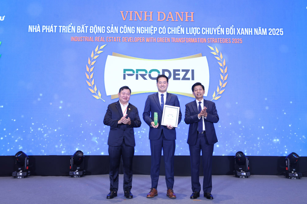 Prodezi representative received the title of "Industrial real estate developer with green transformation strategy in 2025". Photo: Provided by the enterprise