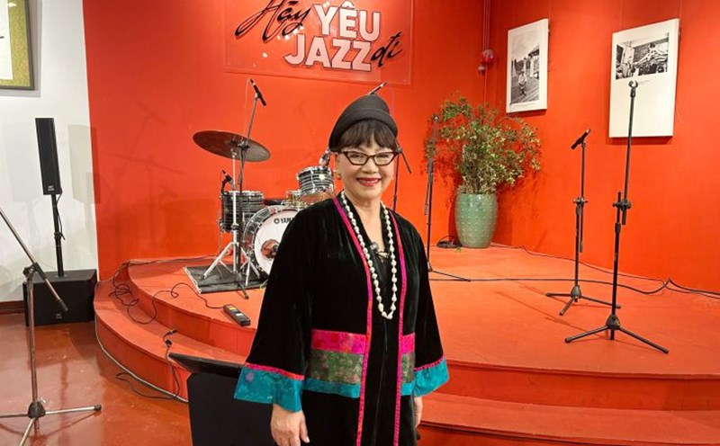 Singer Trinh Vinh Trinh - younger sister of musician Trinh Cong Son. Photo: Quynh An