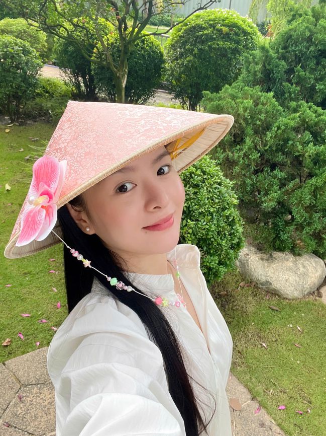 Brought a new breeze to Vietnamese conical hats, loved by many young people. Photo: Character provided