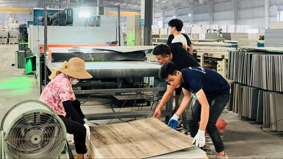 Labor safety and hygiene work is widely deployed at production and business establishments in Lao Cai. Photo: Manh Hung