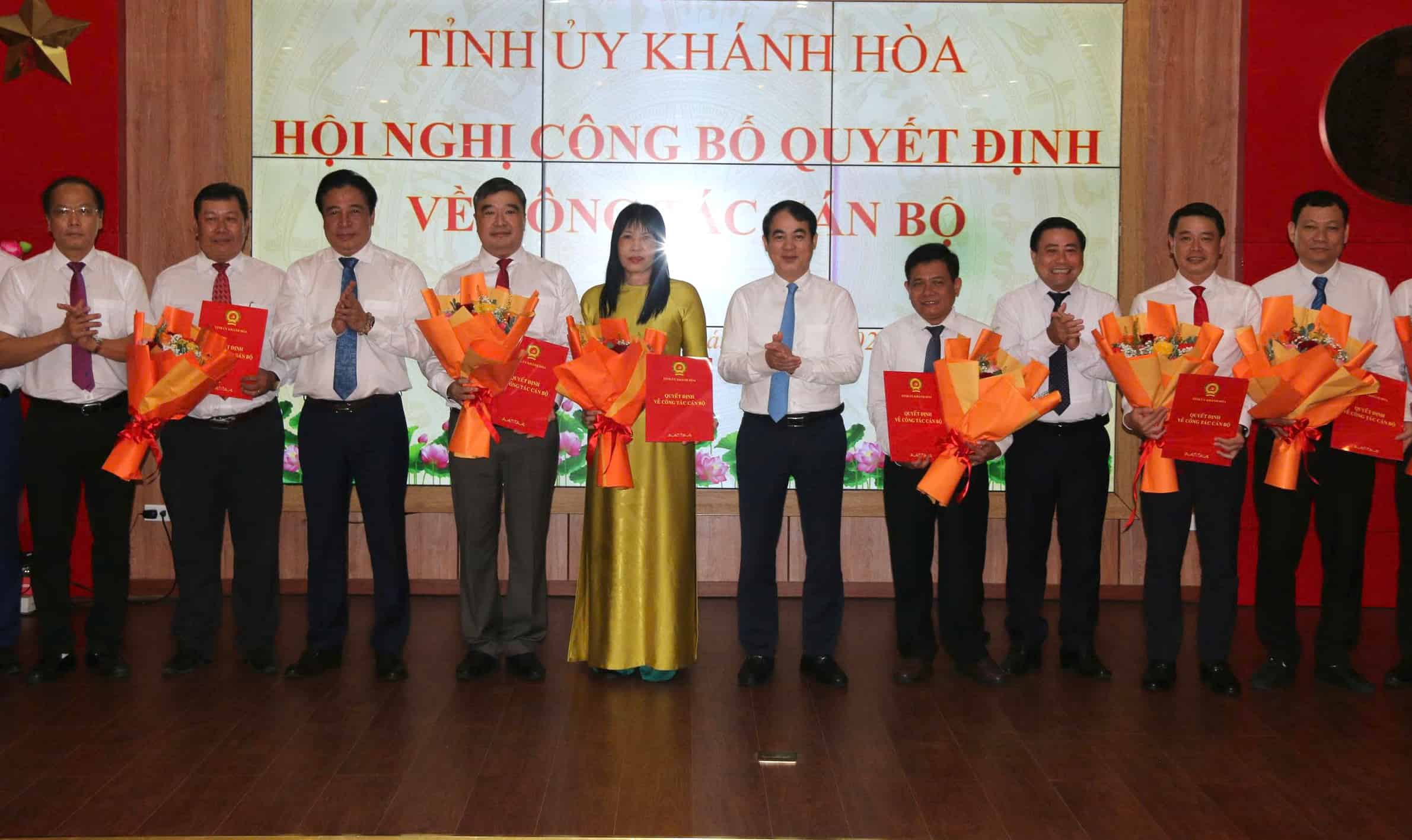 Khanh Hoa provincial leaders have announced many important decisions on personnel work. Photo: Huu Long