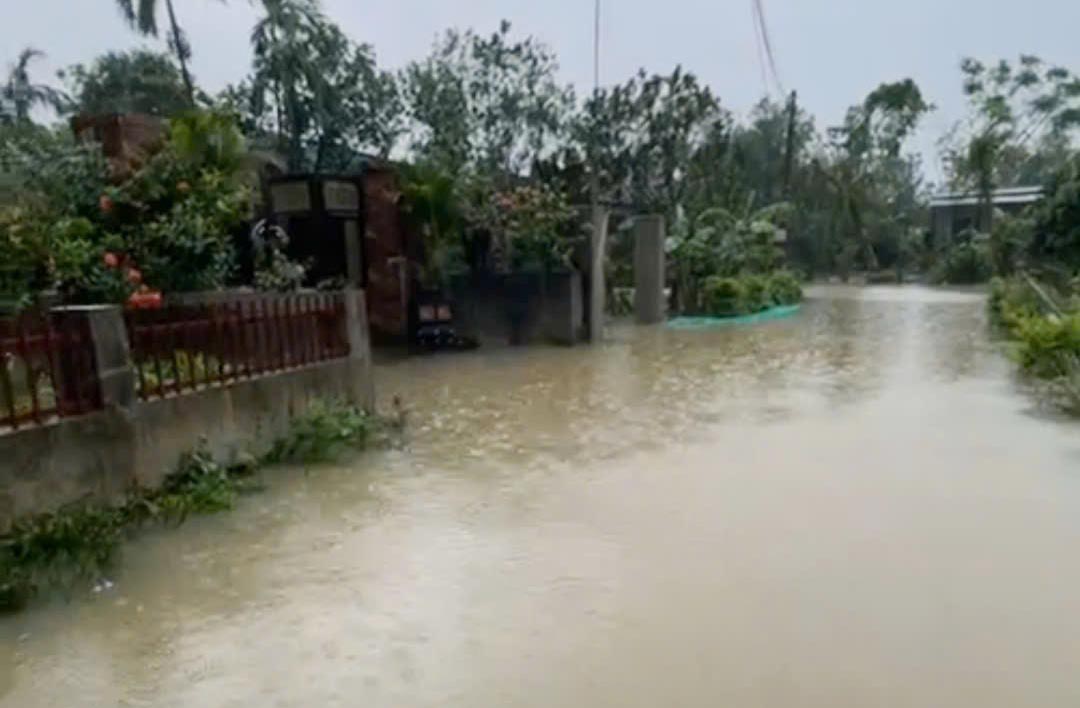 Ngap lut o xa Cam Due. Anh: Hoang Anh.