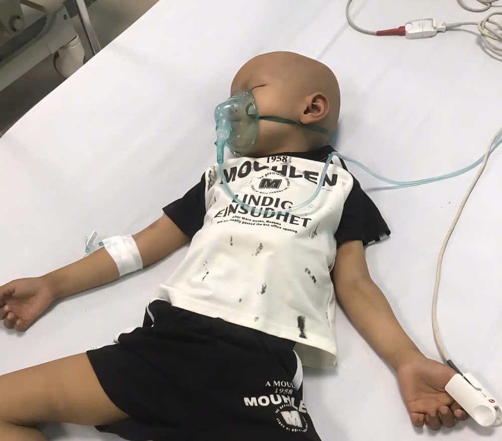 Desde que el bebe Tuan Dung descubrio que padecia una enfermedad grave la economia familiar cayo en la miseria. La Sra. Oanh la madre de Dung pidio ayuda para tener dinero para el tratamiento de su hijo. Foto: NVCC