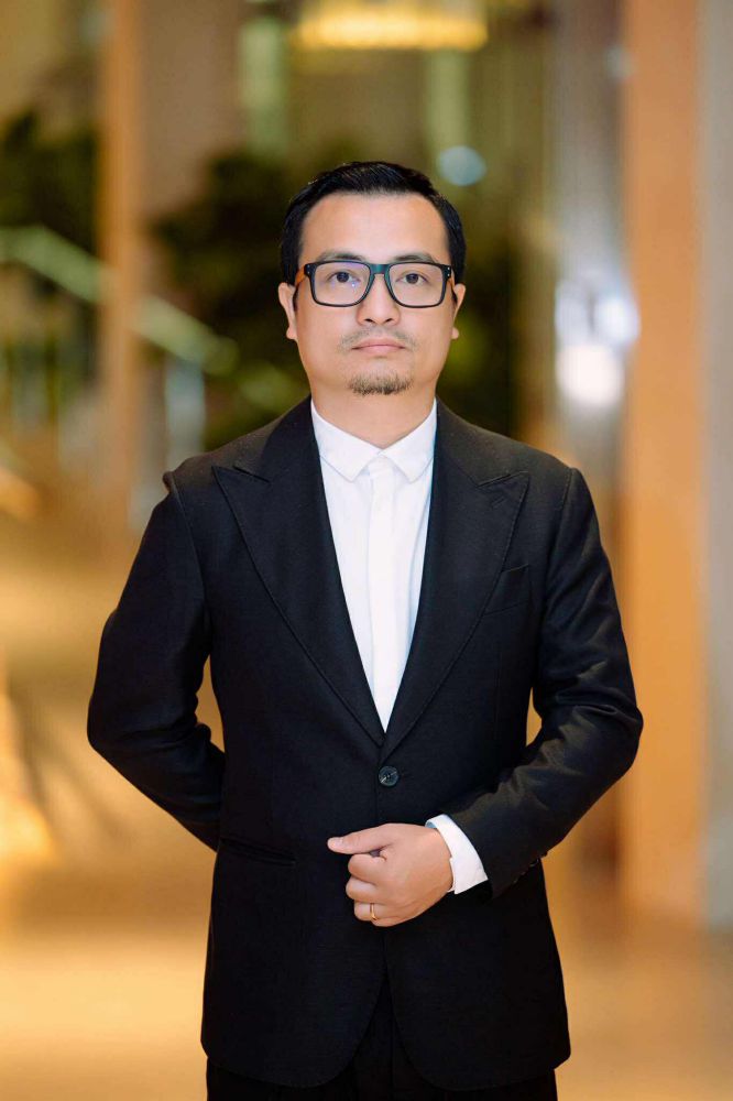 Nhac si Luu Quang Minh. Anh: Nghe si cung cap