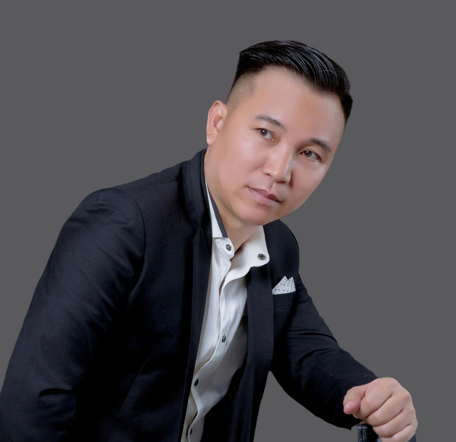 Nhac si To Hieu. Anh: Nghe si cung cap