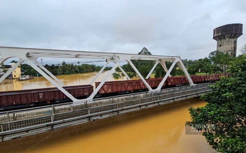 The railway section through Hue has been opened after a period of flooding. Illustrative photo: Phuc Dat.
