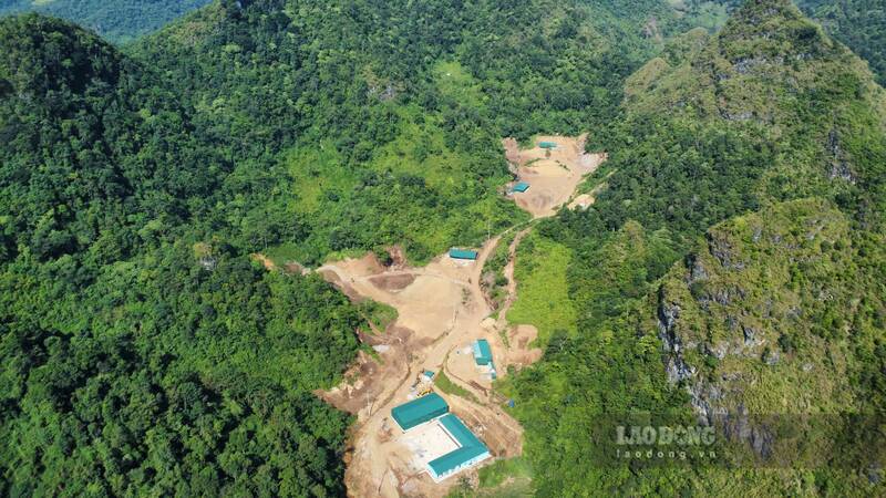 ゴック・リン社は違法にブルドーザーを建設し、工場を建設した。写真：PVグループ