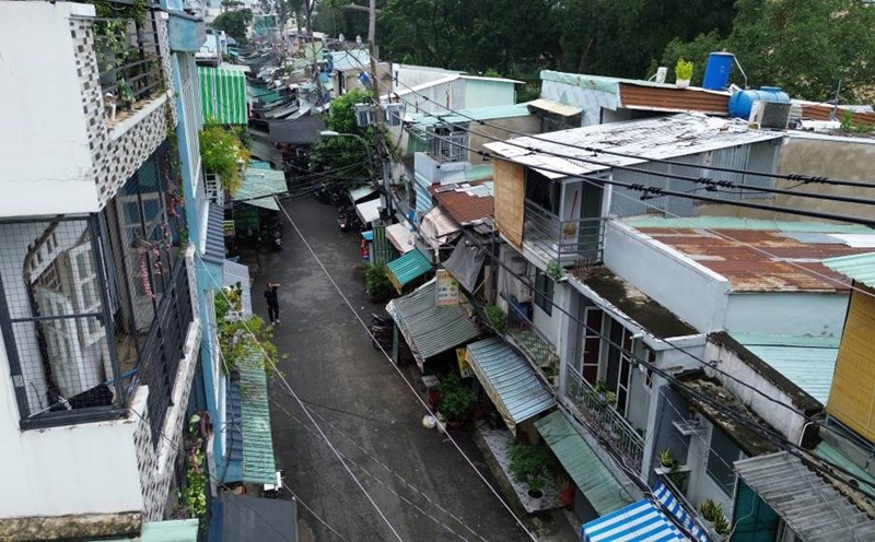Tran Binh Trong Street (HCMC) is currently only about 5 m wide. Photo: Anh Tu