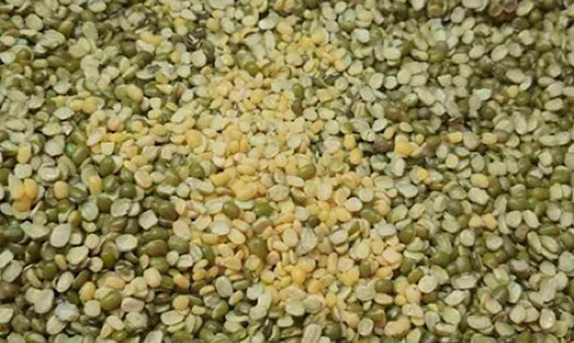 Đậu xanh kết hợp với yến mạch và hạt óc choa thành món cháo ăn buổi sáng giúp tăng chức năng gan thận. Ảnh: Hạ Mây.