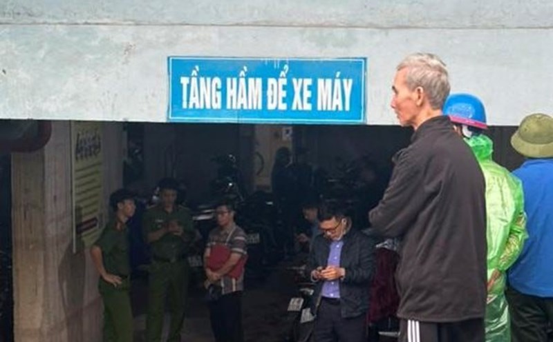 Security guard of PVNC2-CT02 apartment building (Truong Vinh ward, Nghe An) died in the basement of the parking lot. Photo: Ngoc Anh