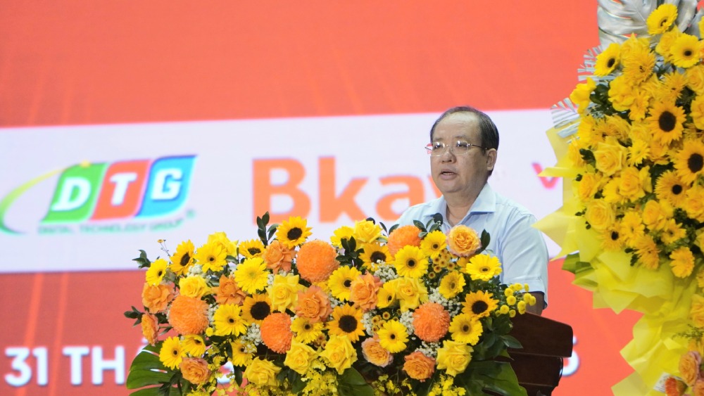 Permanent Vice Chairman of An Giang Provincial People's Committee Nguyen Thanh Phong spoke at the Digital Transformation workshop. Photo: Nguyen Anh