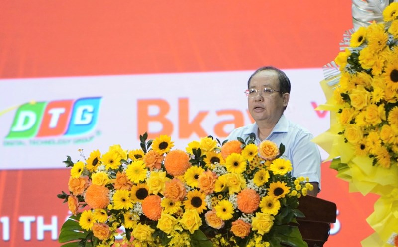 Permanent Vice Chairman of An Giang Provincial People's Committee Nguyen Thanh Phong spoke at the Digital Transformation workshop. Photo: Nguyen Anh