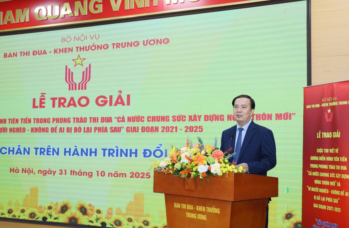 According to Deputy Head of the Central Emulation and Reward Committee Nguyen Anh Tuan, the Organizing Committee received nearly 1,000 entries. Photo: Chi Tam