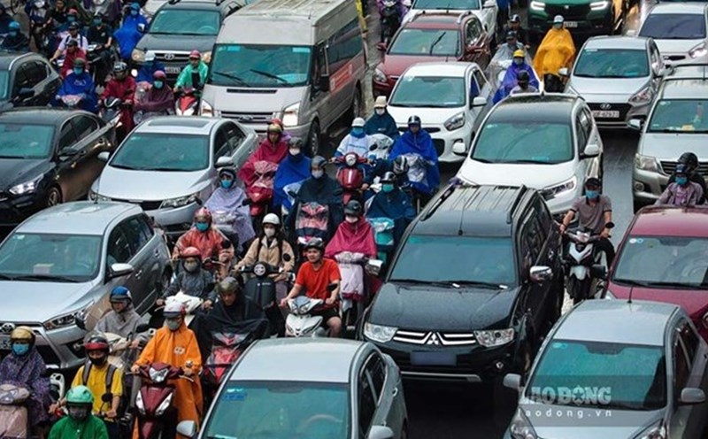 Cold air is forecast to continue to cause rain in the North today, October 31. Photo: Huu Chanh