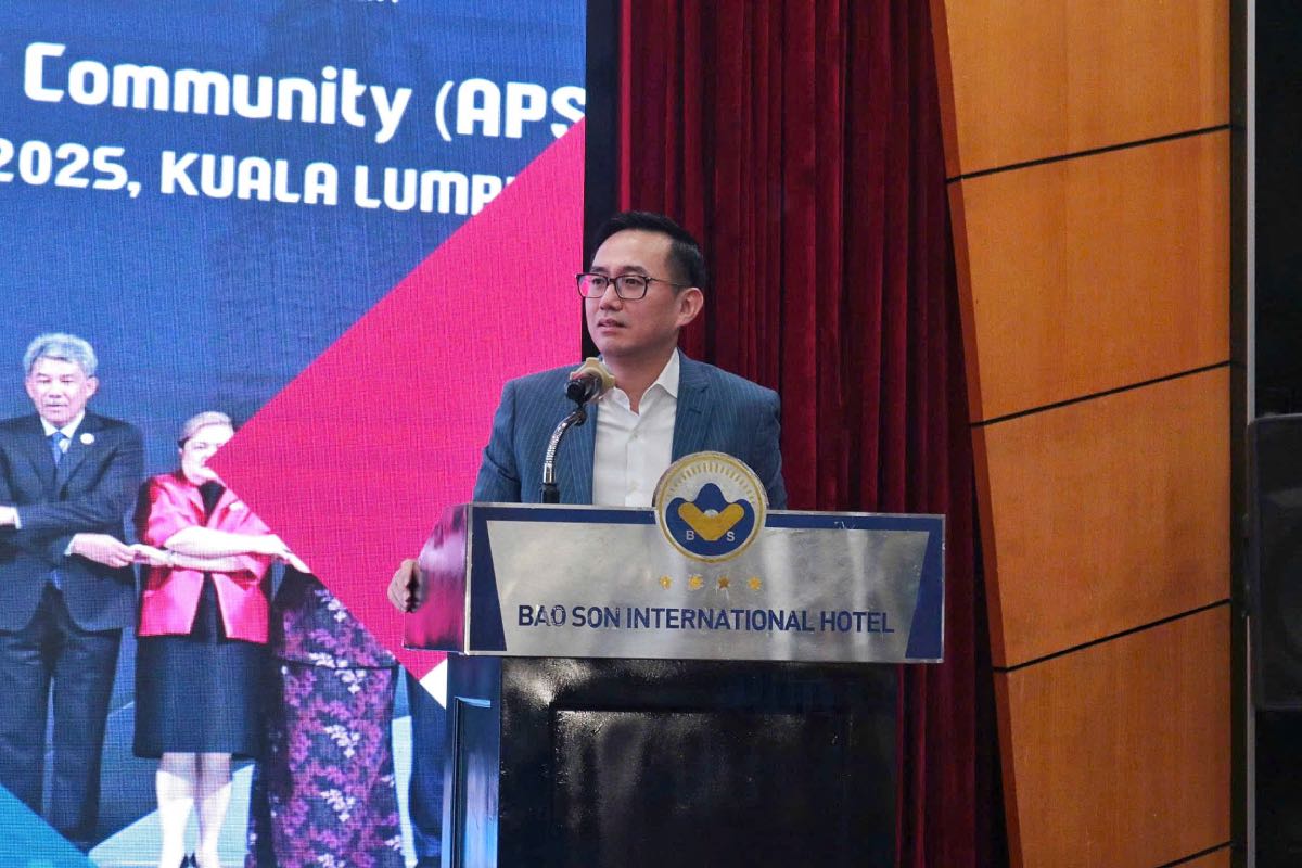 Dai su Tran Duc Binh, Vu truong Vu ASEAN (Bo Ngoai giao) chia se tai Hoi nghi. Anh: Huong Nha