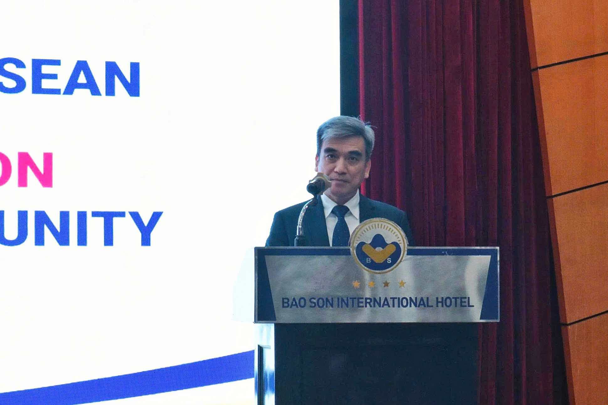 El Sr. Duong Quang Tuan - Director del Departamento de Cooperacion Internacional del Ministerio del Interior - pronuncio el discurso de apertura de la conferencia. Foto: Huong Nha