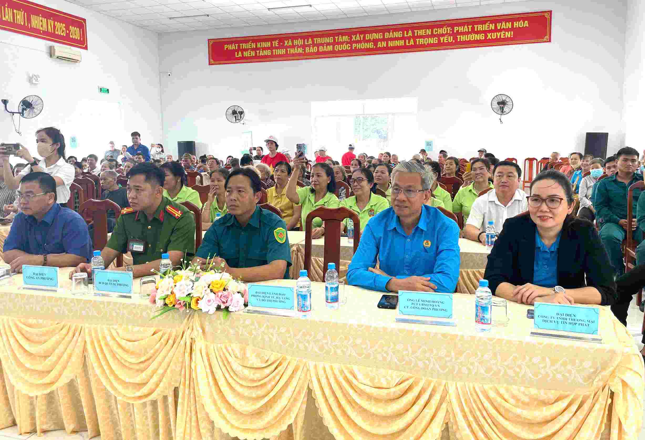 Chuong trinh co khoang 350 nguoi tham du. Anh: Dinh Trong