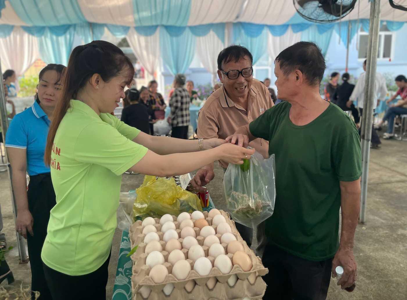 Chuong trinh da ho tro nhieu nguoi kho khan tren dia ban. Anh: Dinh Trong