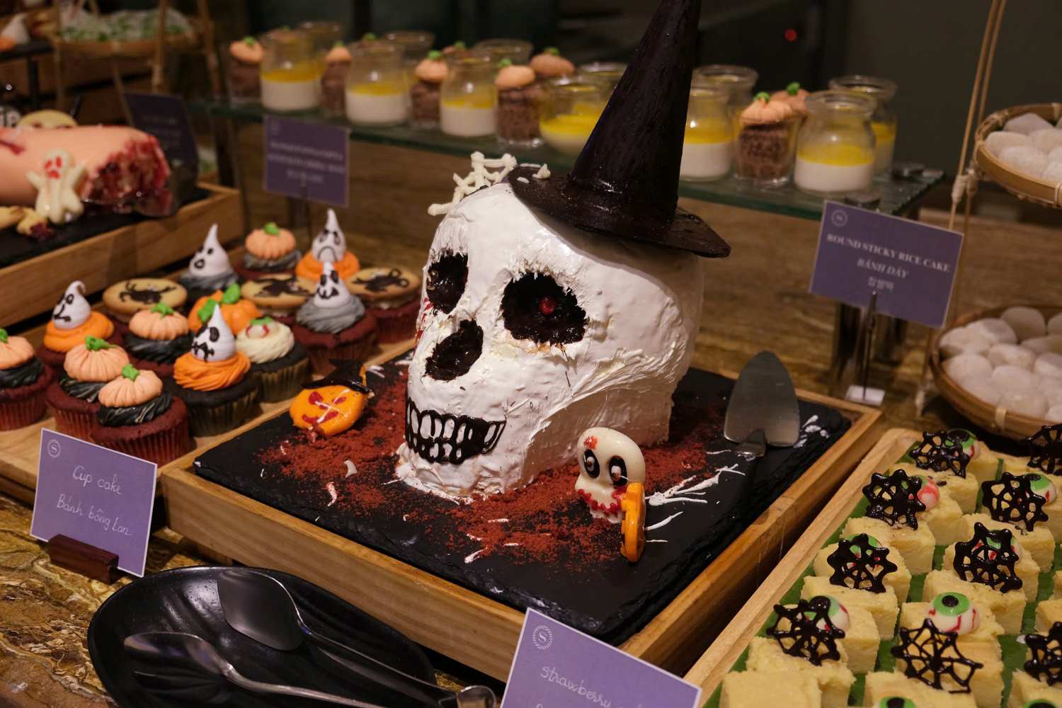Khach San Sheraton Nha Trang trang tri mon an theo phong cach Halloween. Anh: Nguyen Vien