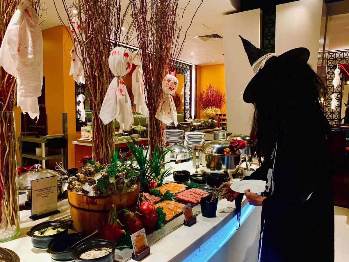 Khong gian Halloween tai khach san Novotel Nha Trang. Anh: Phuong Linh