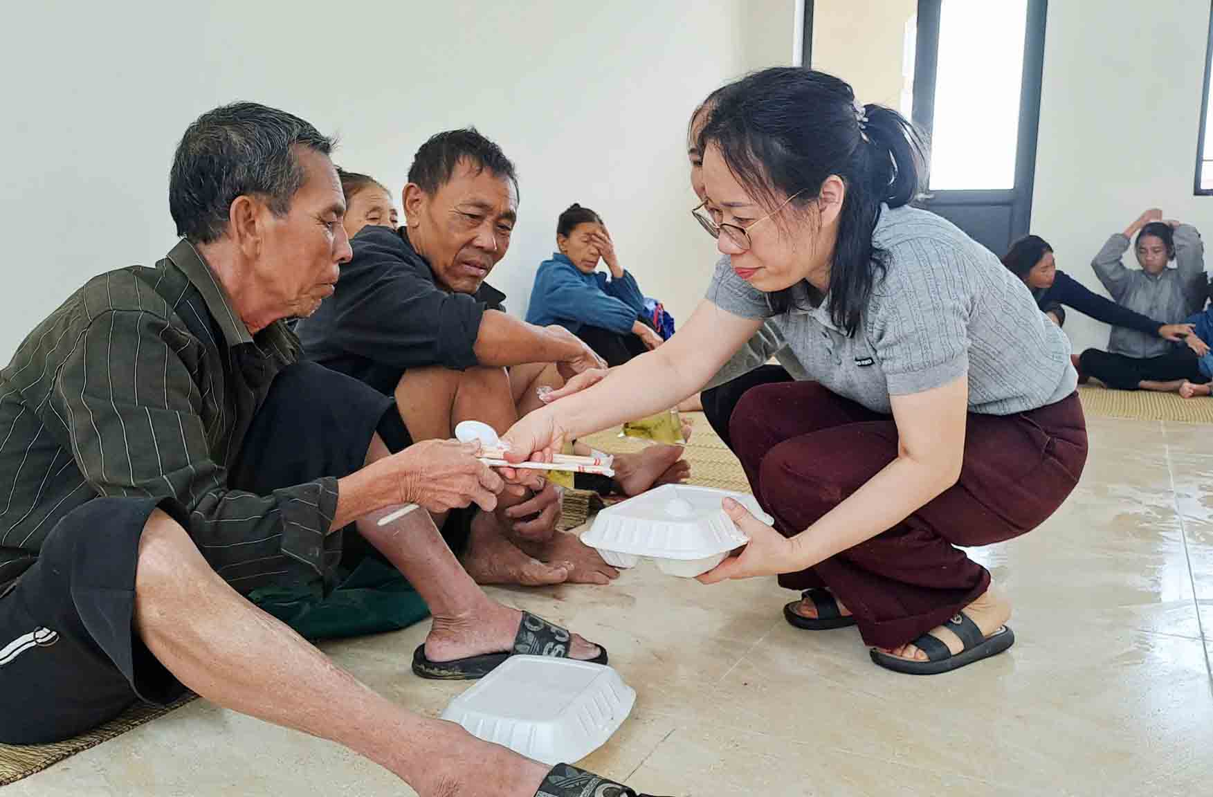 Chinh quyen no luc dam bao dieu kien an, o cho nguoi dan tai diem so tan. Anh: Hoang Anh.