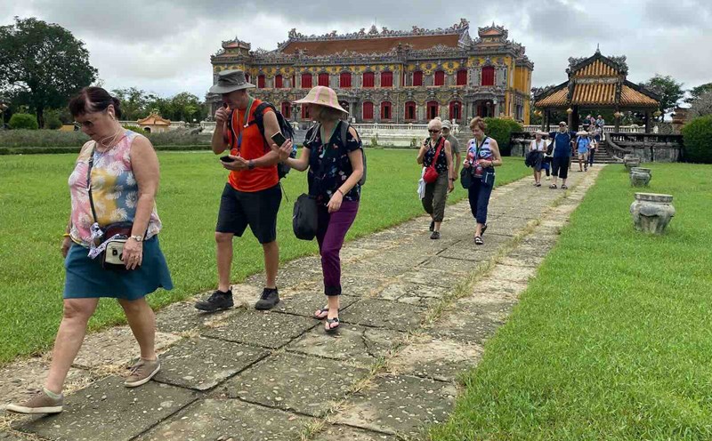 International tourists flock to visit Hue Imperial City after the flood. Photo: Ngo Hien