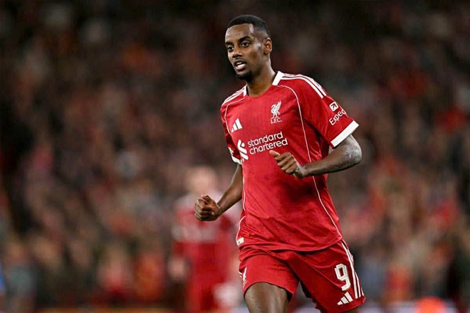 Hugo Ekitike dang gay that vong vo cung lon tai Anfield.  Anh: AFP