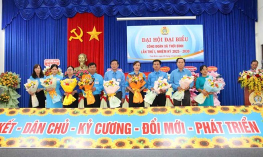 Ban chấp hành Công đoàn xã Thới Bình, Cà Mau ra mắt tại đại hội. Ảnh: Diễm Chi