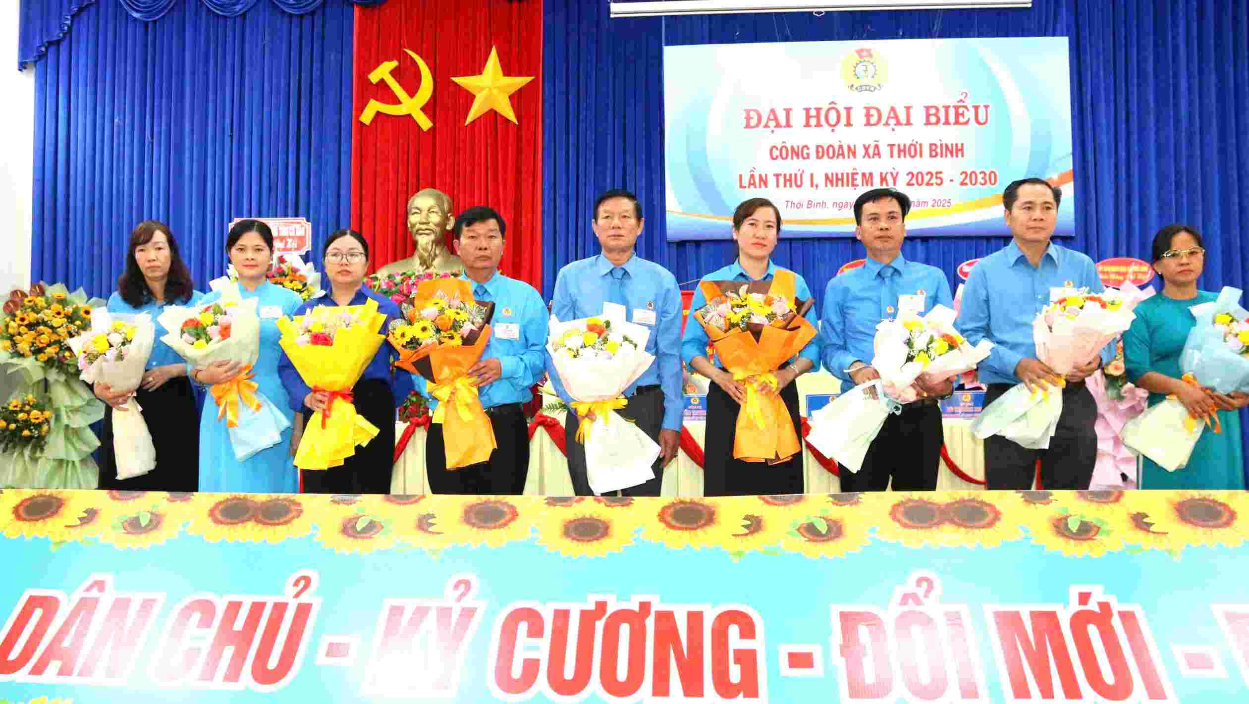 Ban chap hanh Cong doan xa Thoi Binh, tinh Ca Mau ra mat dai hoi. Anh: Diem Chi