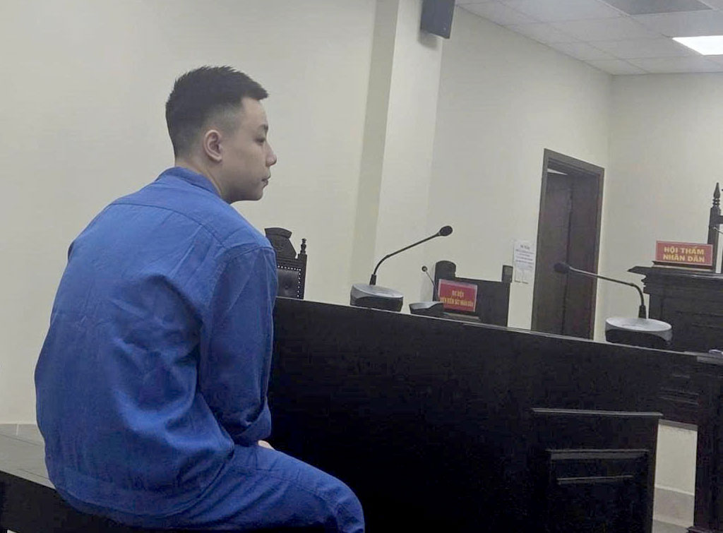 Bị cáo Quý bị đưa ra xét xử vì hành vi bắt cóc em họ, tống tiền. Ảnh: Quang Việt