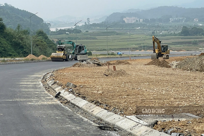 May moc thi cong nhung doan con lai. Anh: Dinh Dai 