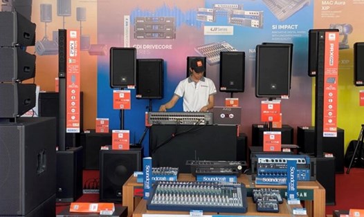 PLASE SHOW tại Hà Nội sẽ quy tụ hàng loạt sản phẩm cao cấp về âm thanh, ánh sáng trình diễn. Ảnh: Anh Vũ