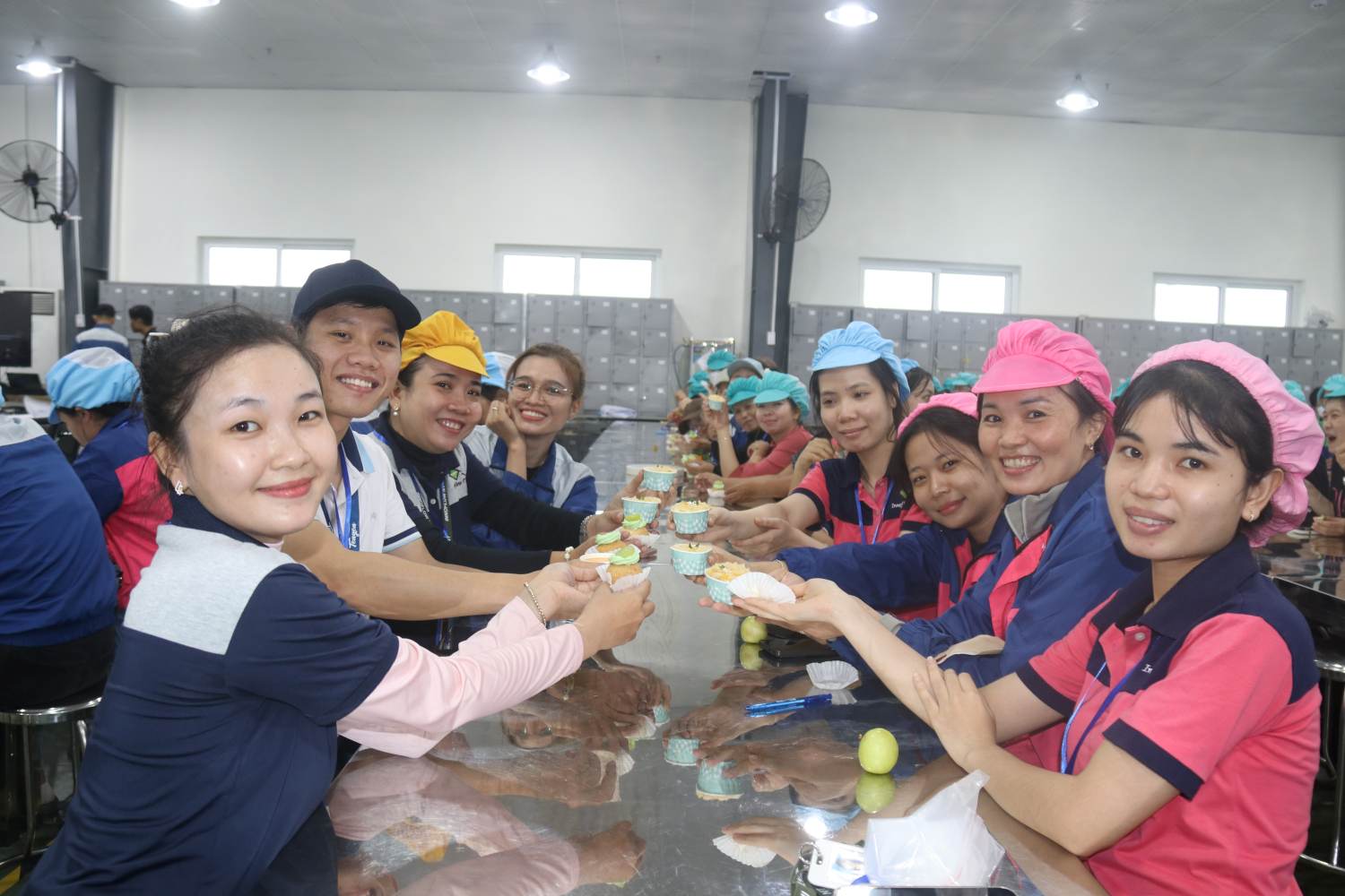 Niem vui  dai hoi Cong doan tai doanh nghiep dong lao dong nhat khu vuc Nam Khanh Hoa. Anh: Phuong Linh