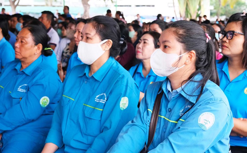 Organizing activities in response to Vietnam Law Day aims to contribute to raising awareness and understanding for union members and workers in Can Tho City. Photo: My Ly