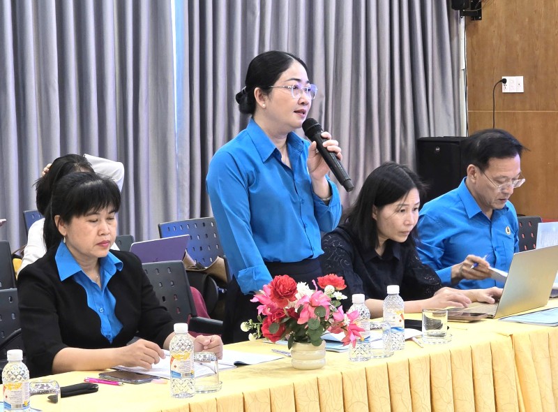 Ba Nguyen Kim Loan - Pho Chu tich LDLD TPHCM - phat bieu tai hoi nghi. Anh: Nam Duong