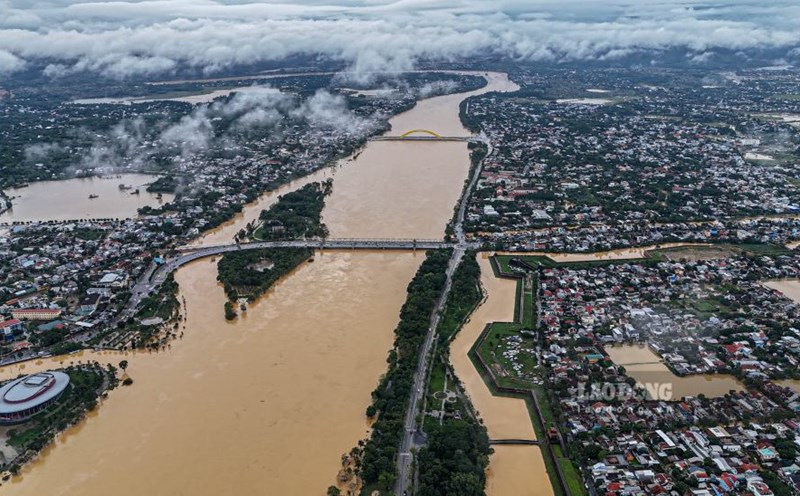 The historic "big red flood" lasted nearly 4 days, causing widespread flooding in Hue City. Photo: Nguyen Luan.