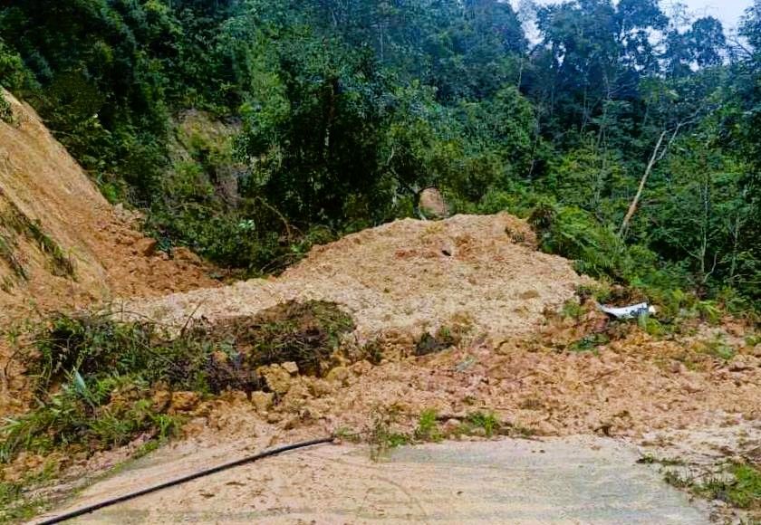 Ha tang giao thong sat lo nghiem trong, khien xa Hung Son bi chia cat, co lap hoan toan.