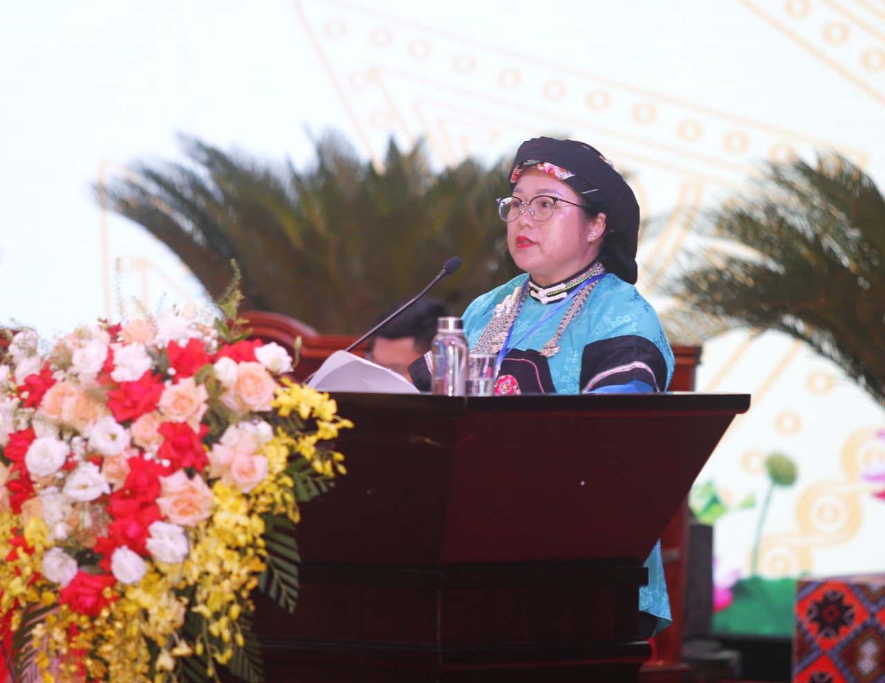 Dai bieu mac trang phuc dan toc Dao phat bieu tai Dai hoi. Anh: Van Duc