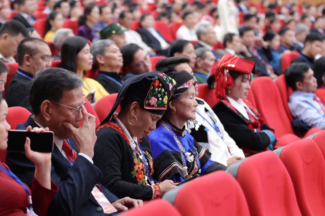 Cac dai bieu mac trang phuc truyen thong cua dan toc minh tham du Dai hoi. Anh: Van Duc